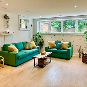 https://boho-chic-spacious-basement-apartment.hotelstorontoontario.org